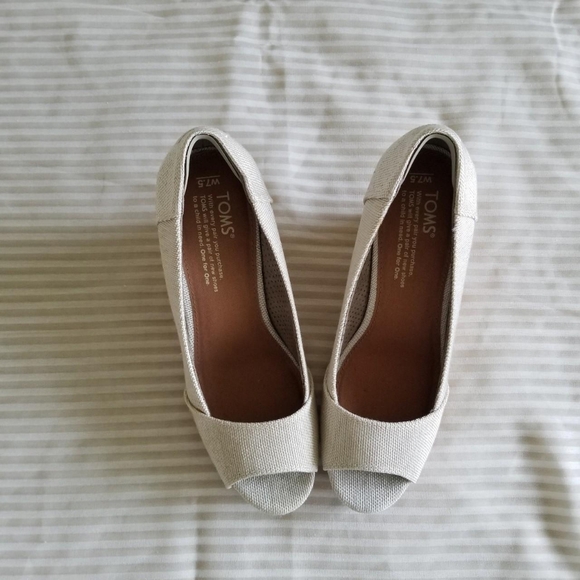 Toms brand wedge heels size 7.5 - Picture 4 of 4